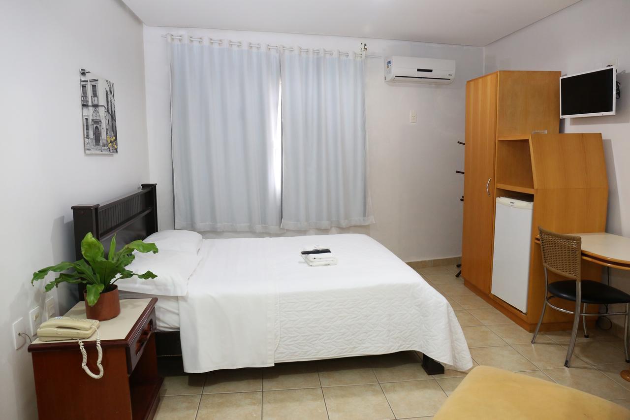 Licia Hotel Joao Pinheiro Exterior foto